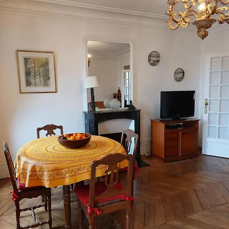 Chapelle 2 - Kp - Great F2 Perfect For 4 Guests - Lively Area * Parigi
